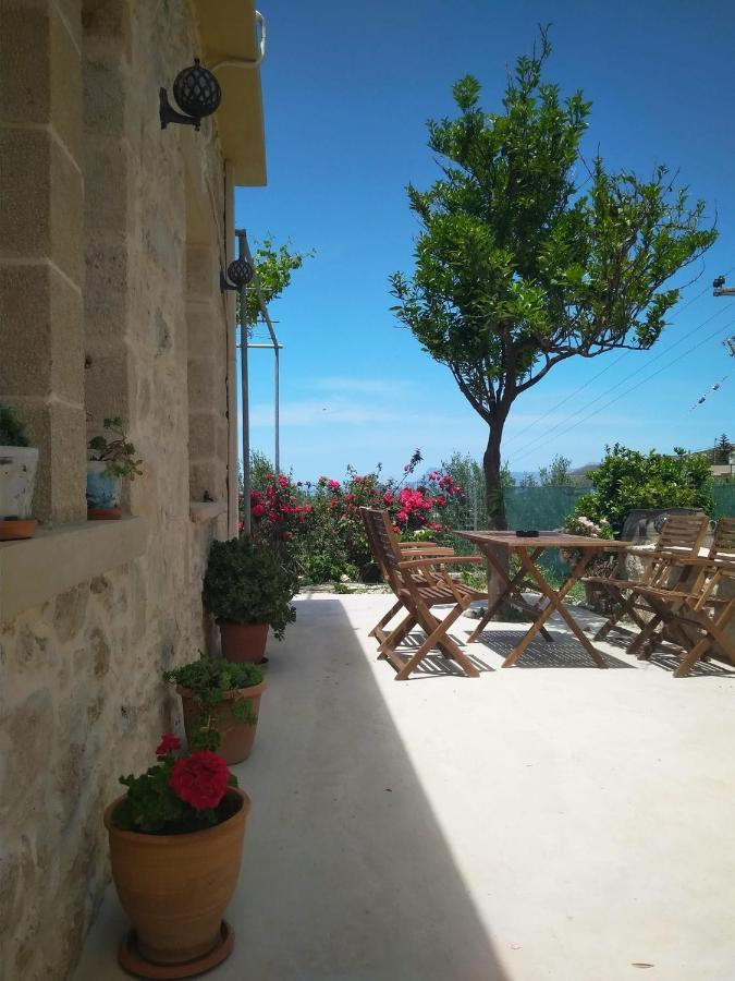 Margarita'S Stone House Apartment Platanos  ภายนอก รูปภาพ