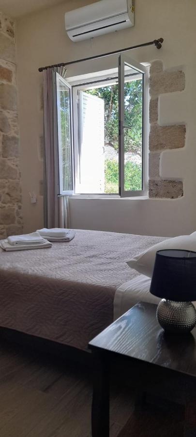 Margarita'S Stone House Apartment Platanos  ภายนอก รูปภาพ