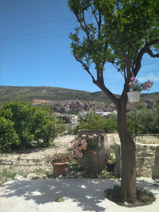 Margarita'S Stone House Apartment Platanos  ภายนอก รูปภาพ