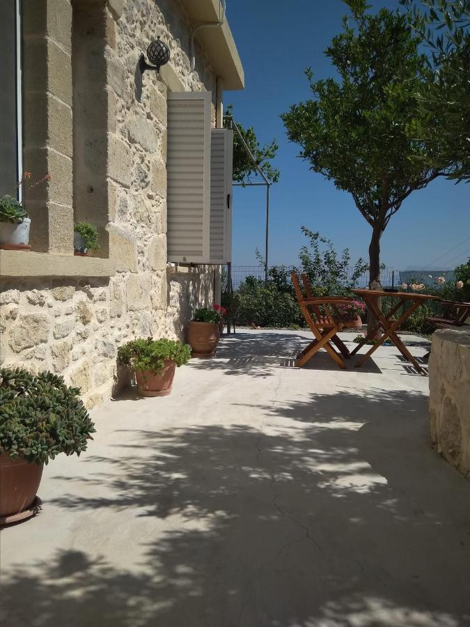 Margarita'S Stone House Apartment Platanos  ภายนอก รูปภาพ