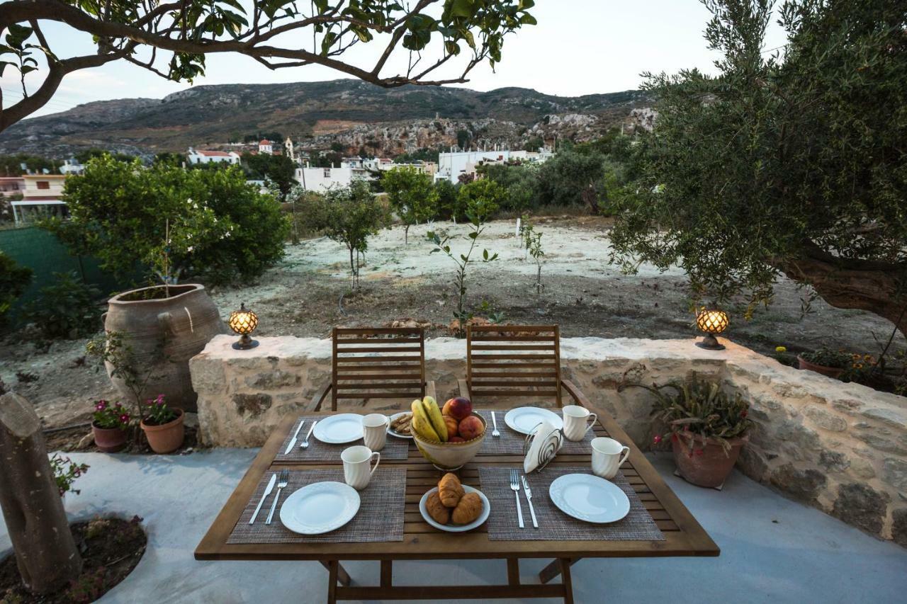 Margarita'S Stone House Apartment Platanos  ภายนอก รูปภาพ