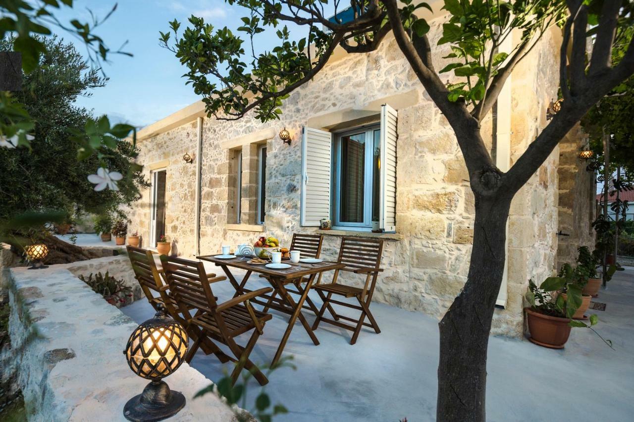 Margarita'S Stone House Apartment Platanos  ภายนอก รูปภาพ